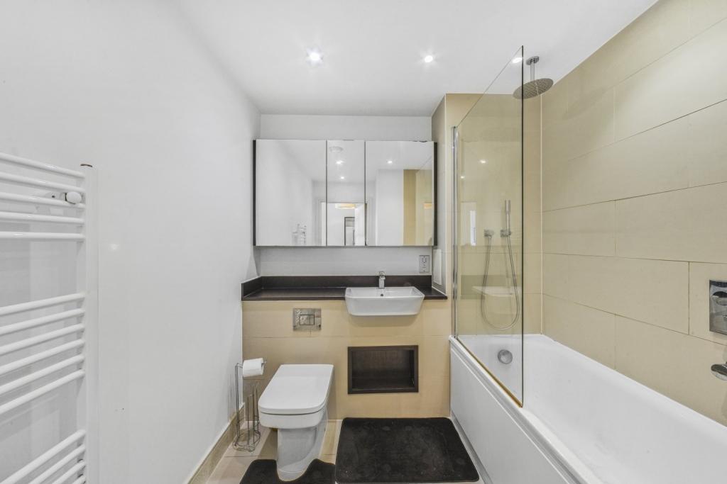 Modern 1-Bedroom Apartment in Bow – £340,000