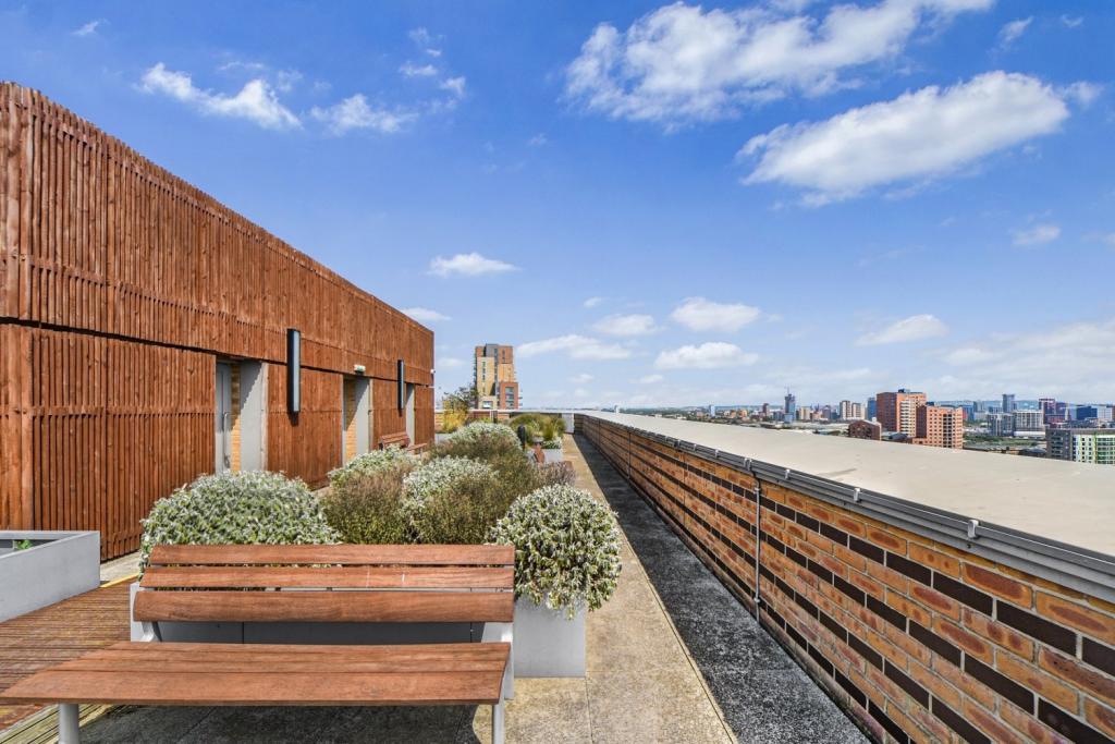 Modern 1-Bedroom Apartment in Bow – £340,000