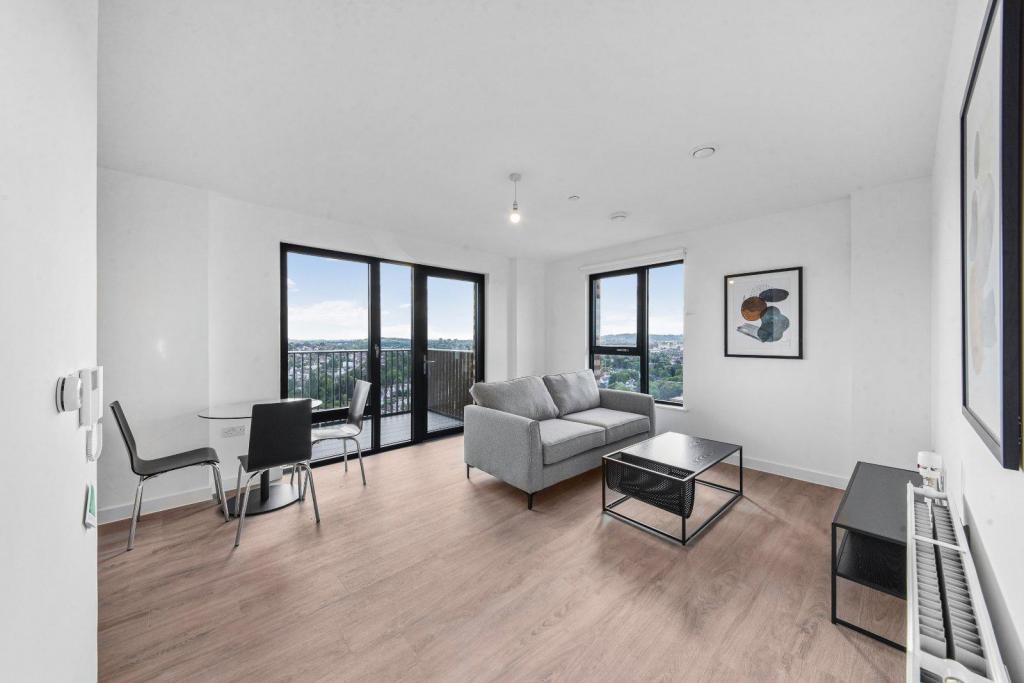 Modern 1-Bedroom Apartment with Balcony – Wembley Park, London – £1,993 pcm