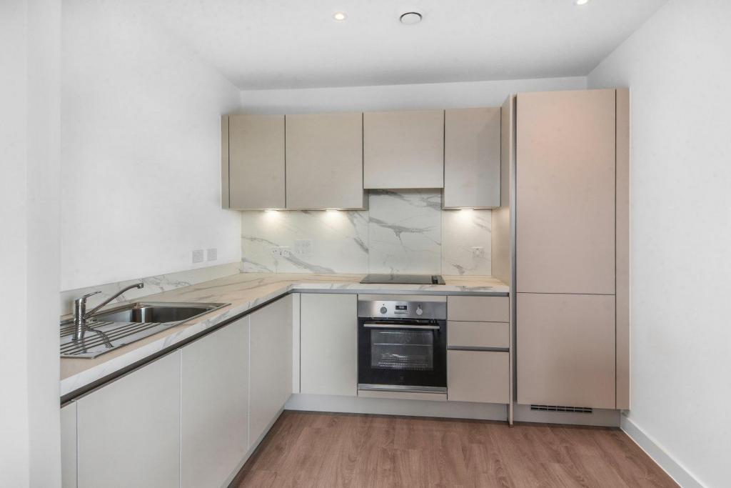 Modern 1-Bedroom Apartment with Balcony – Wembley Park, London – £1,993 pcm