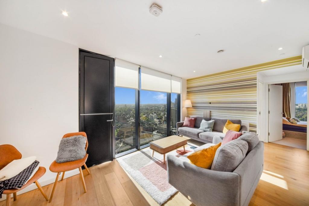 Stylish 2-Bedroom Apartment with City Views – Strata, Elephant & Castle – £3,250 pcm