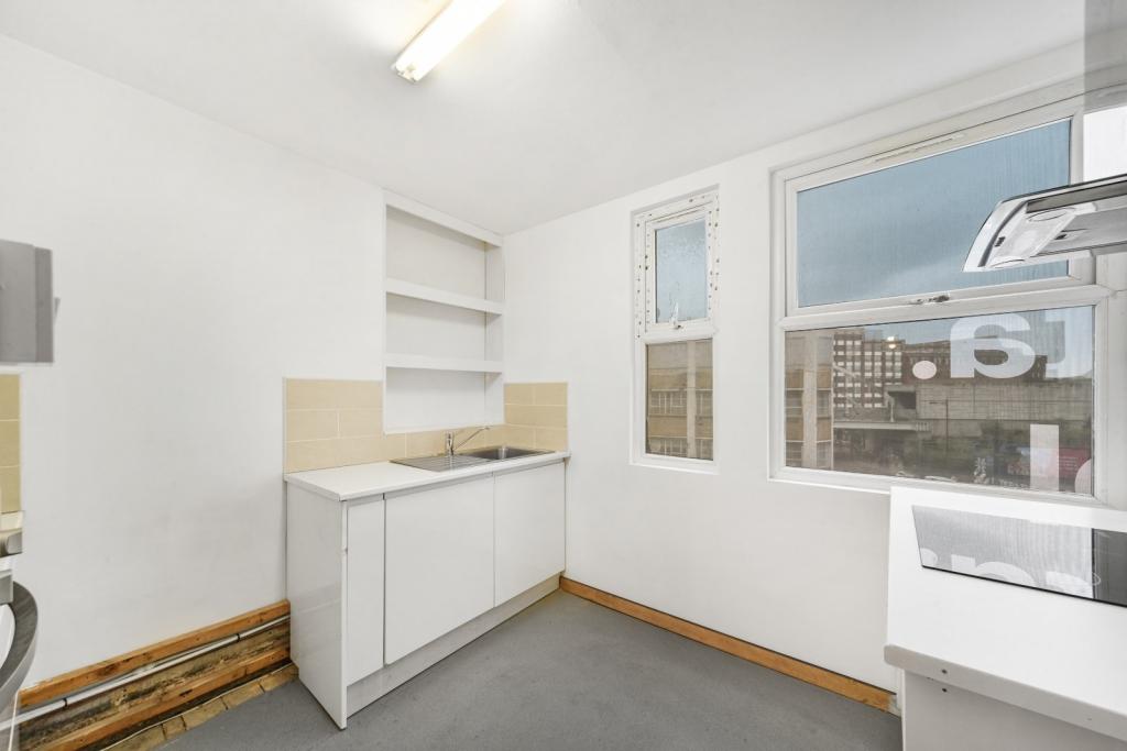 Stylish 3-Bedroom Apartment with Roof Terrace – Shoreditch, London – £3,700 pcm