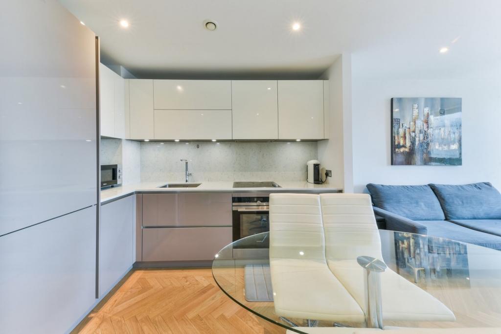 Stylish 1‑Bedroom Apartment in Two Fifty One – Southwark Bridge Road – £2,491 pcm
