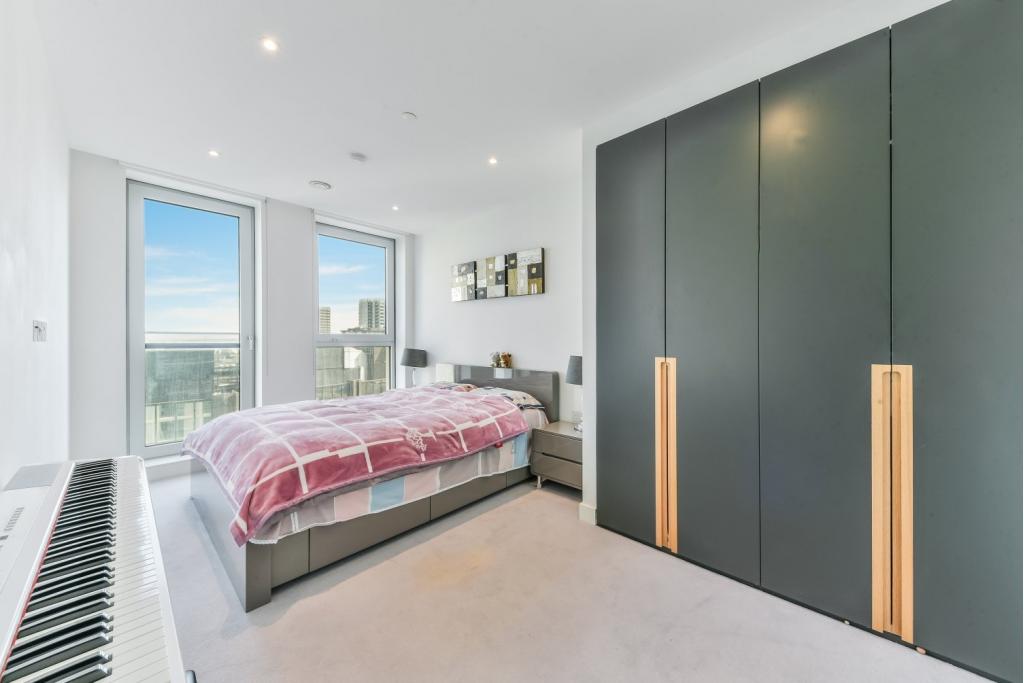 Stylish 1‑Bedroom Apartment in Two Fifty One – Southwark Bridge Road – £2,491 pcm