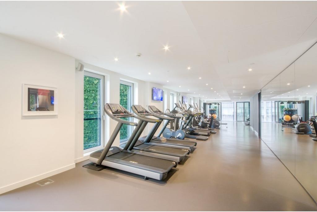 Stylish 1‑Bedroom Apartment in Two Fifty One – Southwark Bridge Road – £2,491 pcm