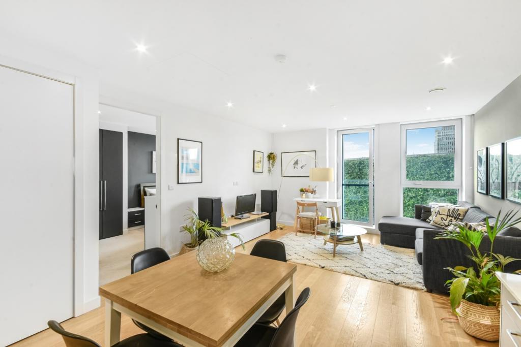 Two Fifty One, Elephant & Castle – 1 Bedroom Apartment to Rent – £2,426 pcm