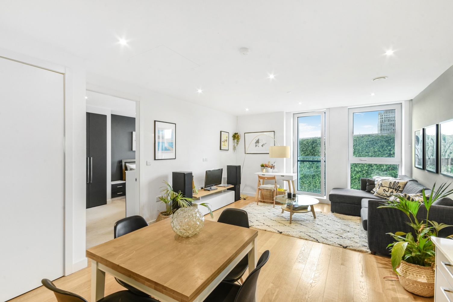 Two Fifty One, Elephant & Castle – 1 Bedroom Apartment to Rent – £2,426 pcm