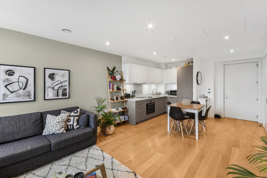 Two Fifty One, Elephant & Castle – 1 Bedroom Apartment to Rent – £2,426 pcm