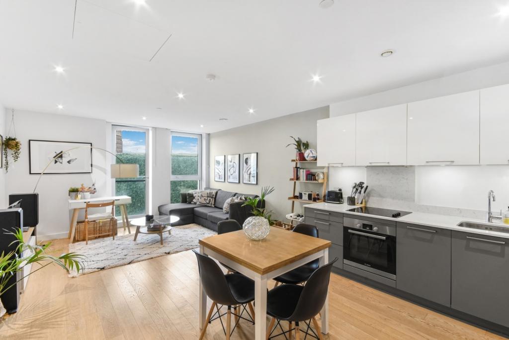 Two Fifty One, Elephant & Castle – 1 Bedroom Apartment to Rent – £2,426 pcm