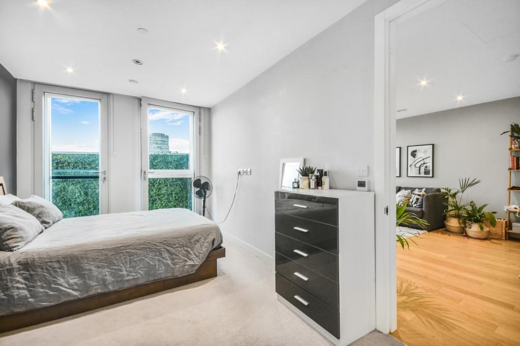 Two Fifty One, Elephant & Castle – 1 Bedroom Apartment to Rent – £2,426 pcm
