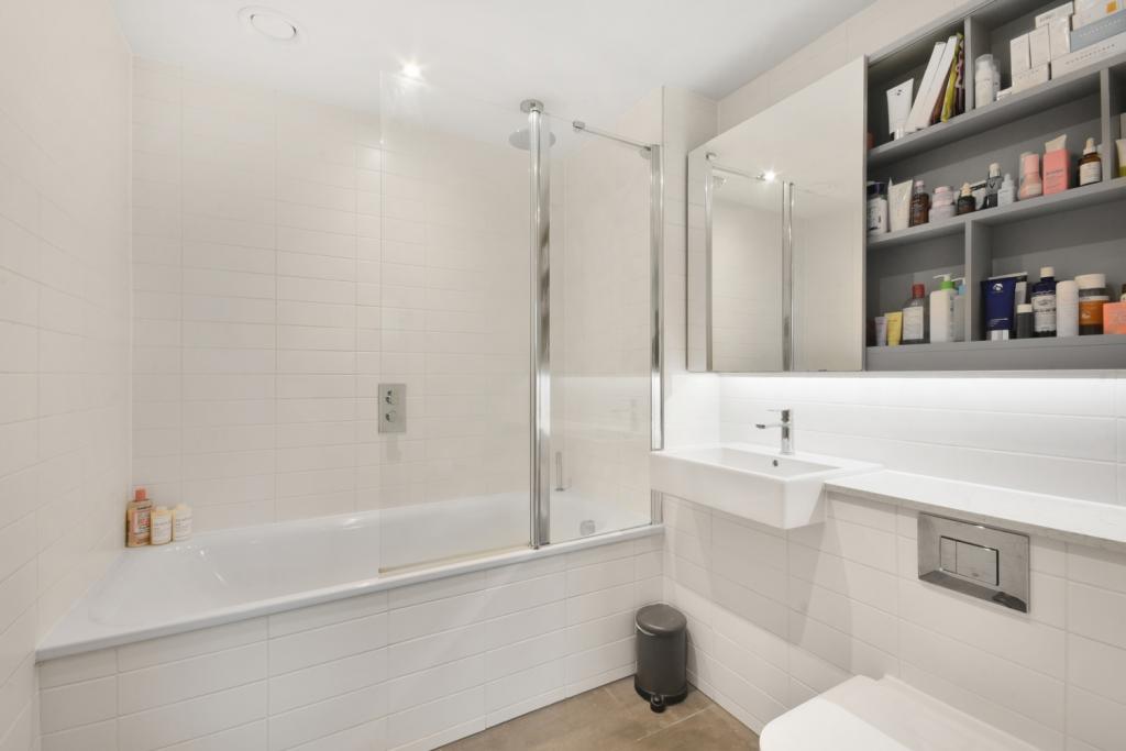 Two Fifty One, Elephant & Castle – 1 Bedroom Apartment to Rent – £2,426 pcm