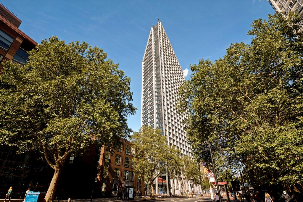Two Fifty One, Elephant & Castle – 1 Bedroom Apartment to Rent – £2,426 pcm