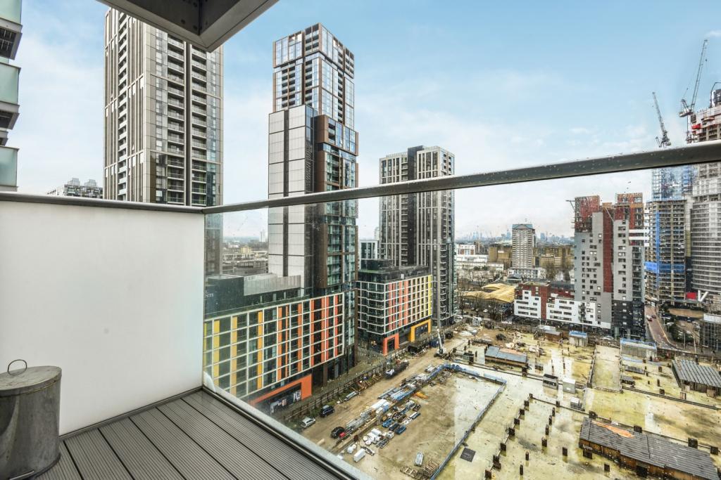 Pan Peninsula Square, Canary Wharf – Studio Apartment to Rent – £2,275 pcm