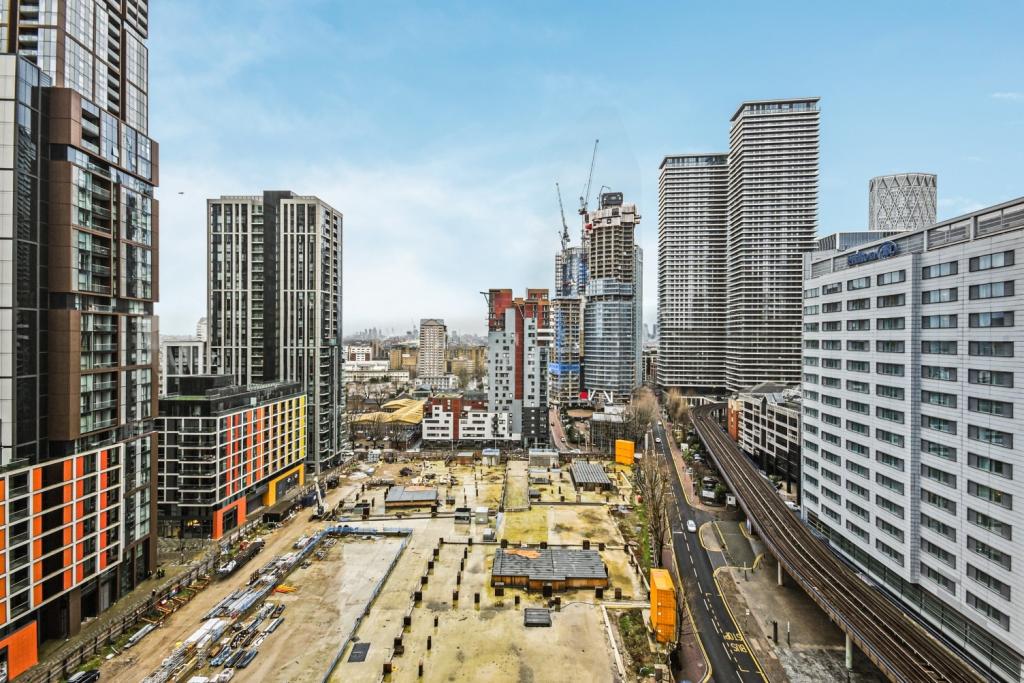Pan Peninsula Square, Canary Wharf – Studio Apartment to Rent – £2,275 pcm