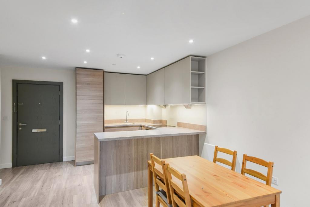 Beaufort Square, Colindale – 1 Bedroom Apartment to Rent – £1,711 pcm