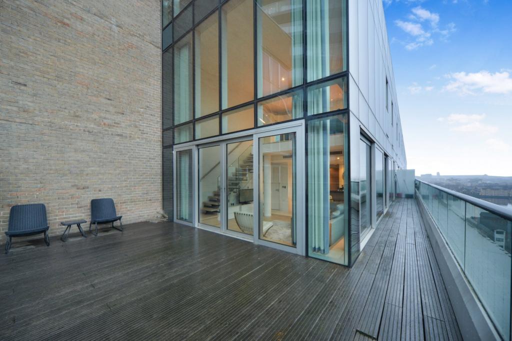 Baltimore Wharf, Canary Wharf – 2 Bedroom Duplex Apartment to Rent – £4,550 pcm