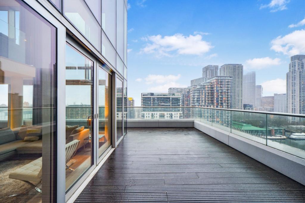 Baltimore Wharf, Canary Wharf – 2 Bedroom Duplex Apartment to Rent – £4,550 pcm