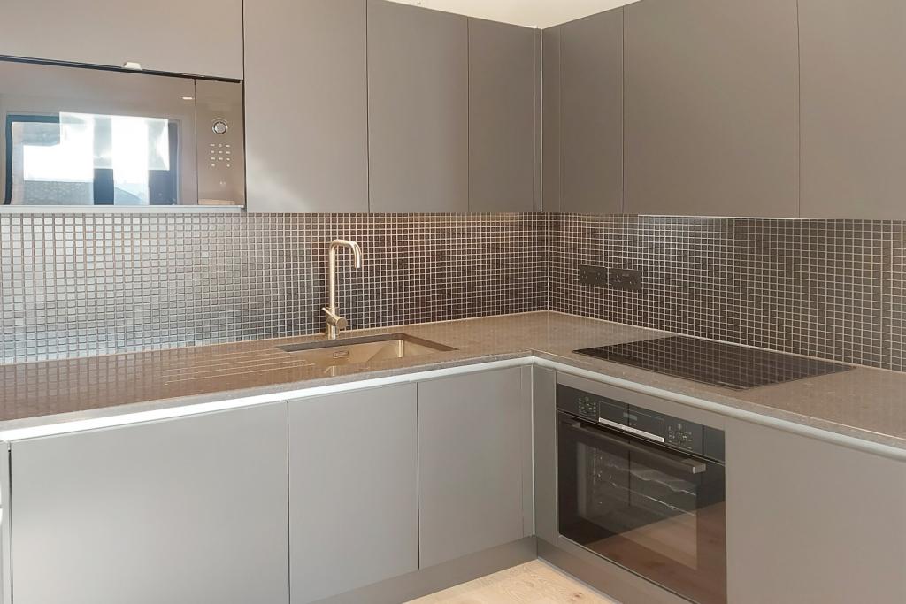 Hanwell Square, Hanwell – 1 Bedroom Apartment to Rent – £1,928 pcm