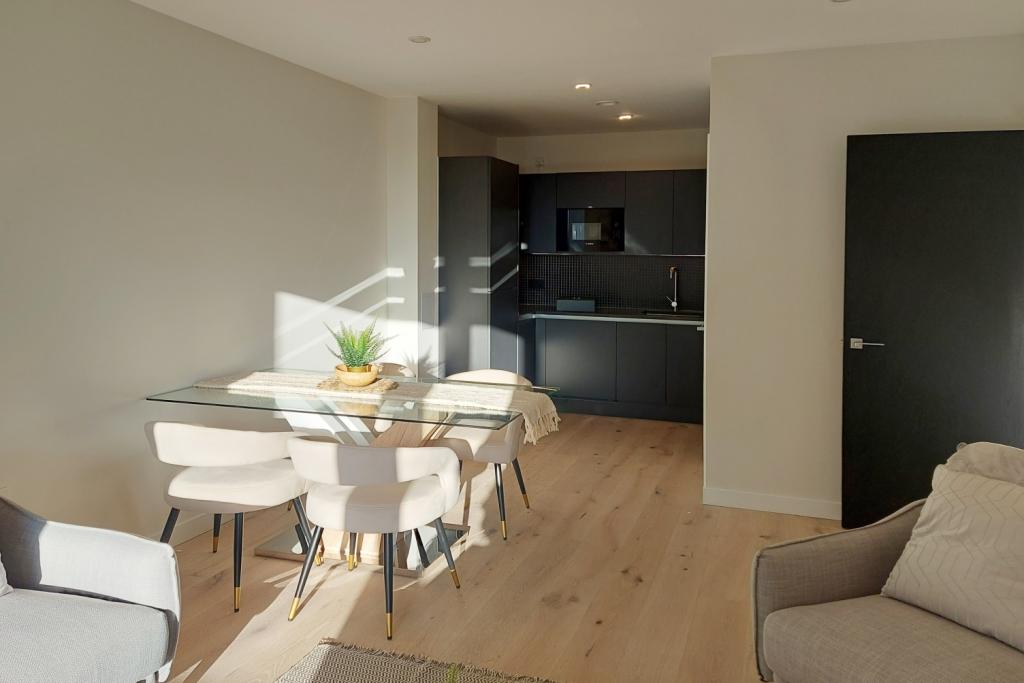 Hanwell Square, Hanwell – 1 Bedroom Apartment to Rent – £1,928 pcm