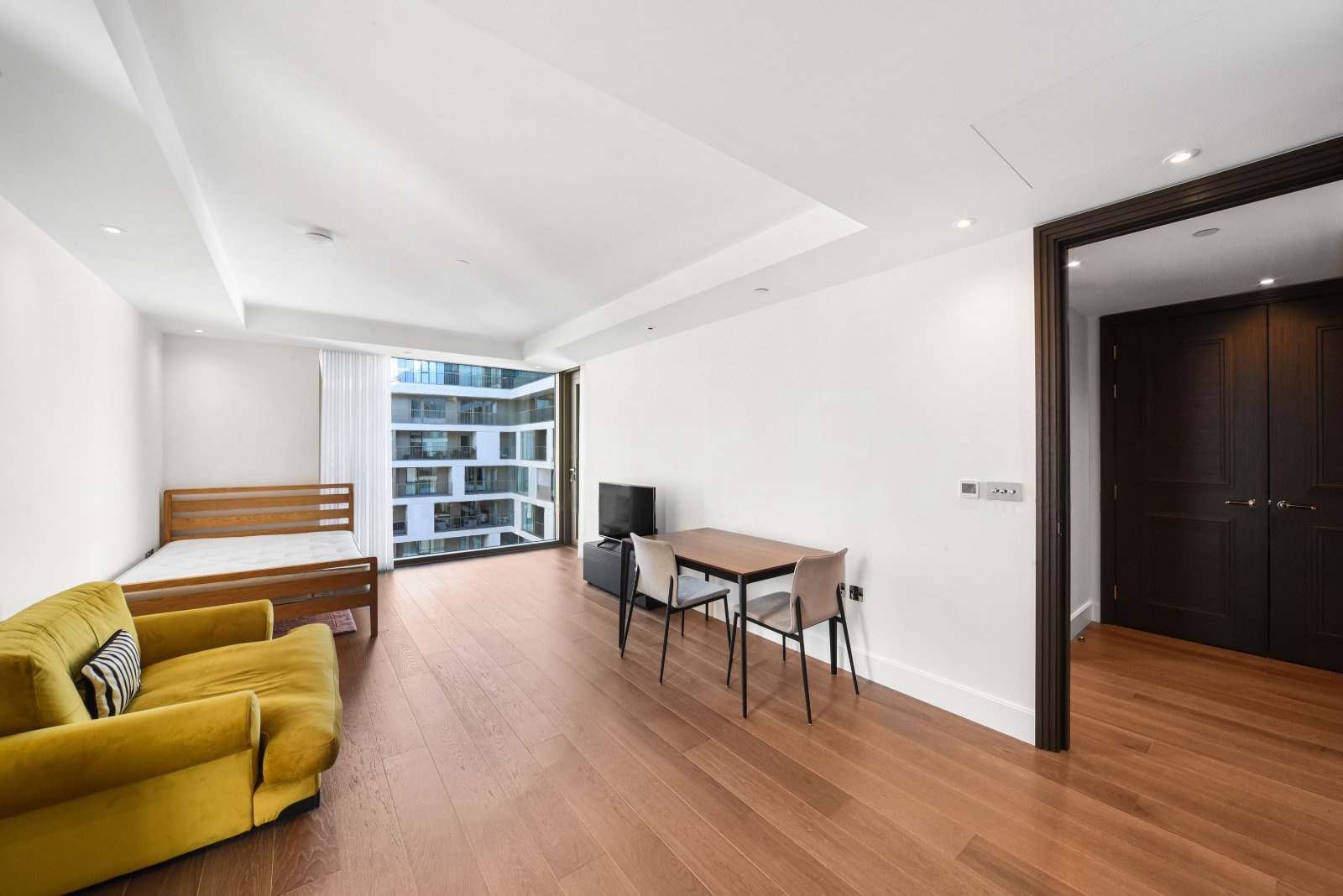 Royal Warwick Square, Kensington – 1 Bedroom Apartment to Rent – £3,302 pcm
