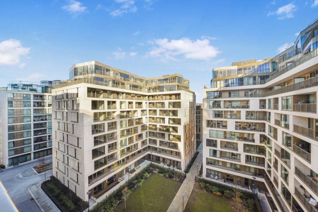 Royal Warwick Square, Kensington – 1 Bedroom Apartment to Rent – £3,302 pcm