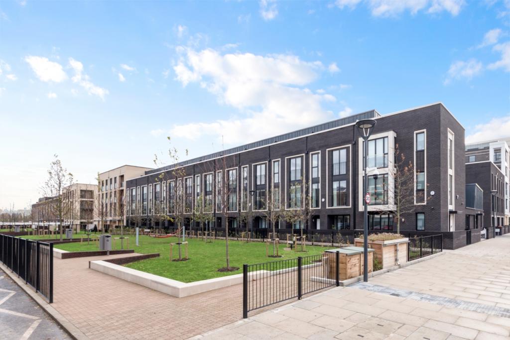 Hyett Court, Chobham Manor, Stratford – 1 Bedroom Apartment to Rent – £2,470 pcm