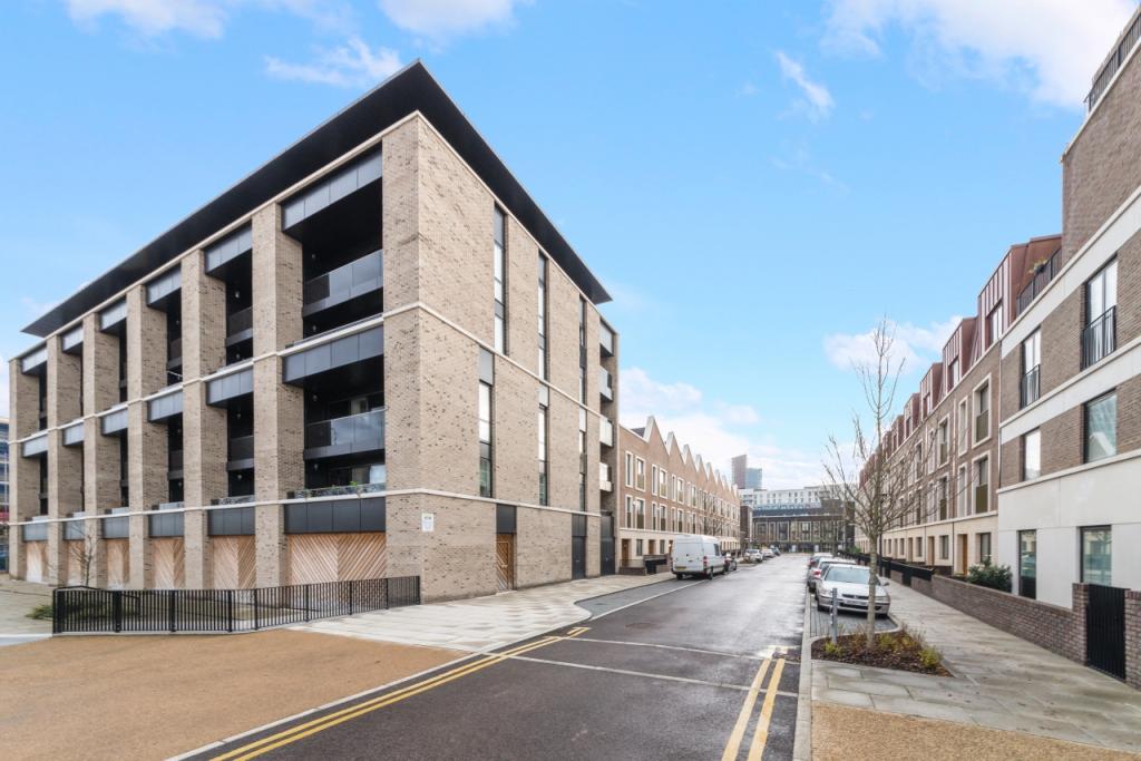 Hyett Court, Chobham Manor, Stratford – 1 Bedroom Apartment to Rent – £2,470 pcm