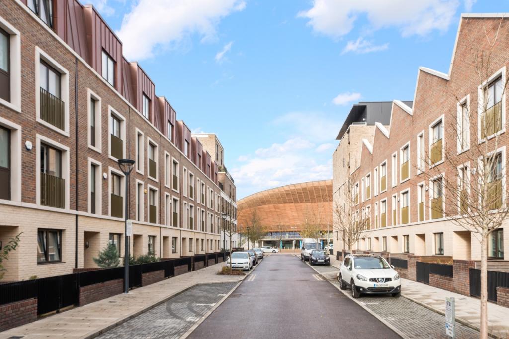 Hyett Court, Chobham Manor, Stratford – 1 Bedroom Apartment to Rent – £2,470 pcm