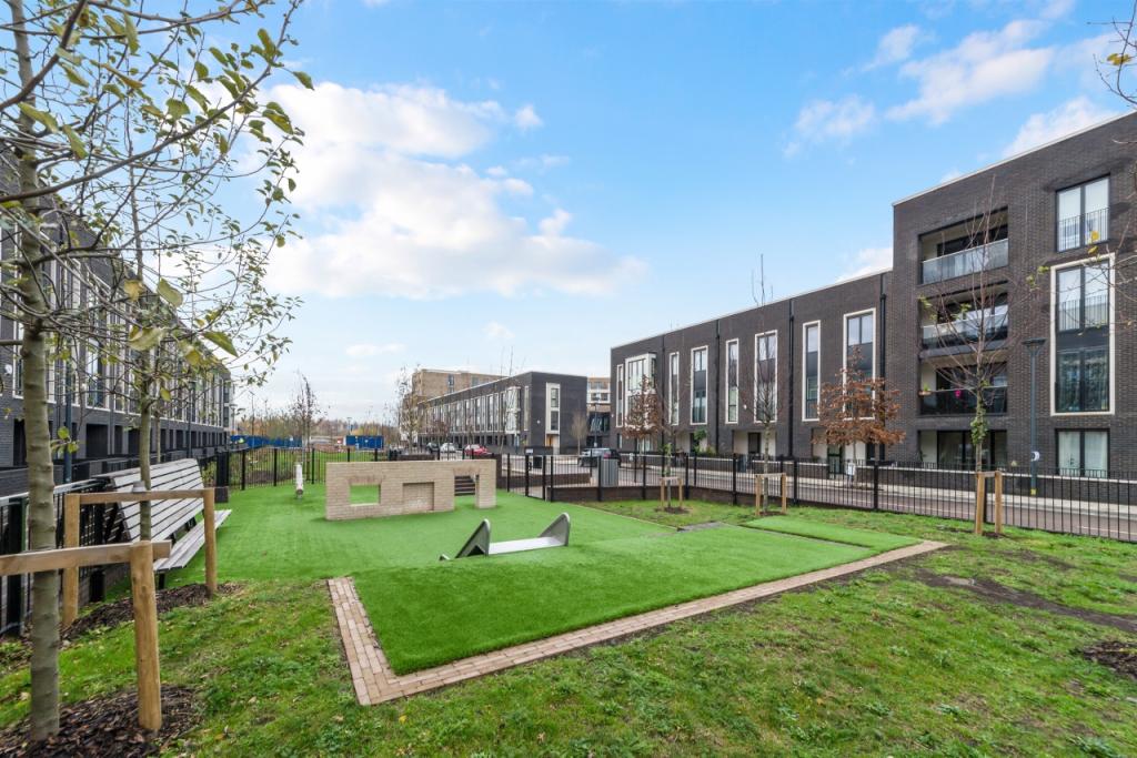 Hyett Court, Chobham Manor, Stratford – 1 Bedroom Apartment to Rent – £2,470 pcm