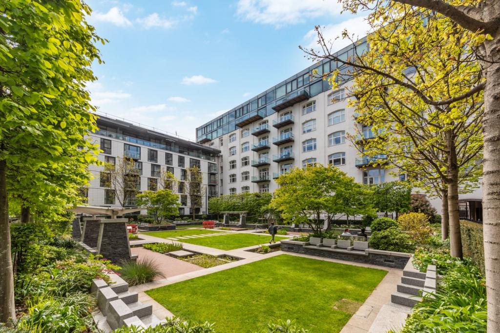 Goodman’s Fields, Chaucer Gardens, Aldgate – 2 Bedroom Apartment to Rent – £3,748 pcm