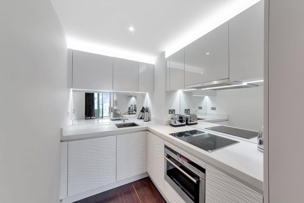 Pan Peninsula Square, Canary Wharf – 1 Bedroom Apartment to Rent – £2,535 pcm