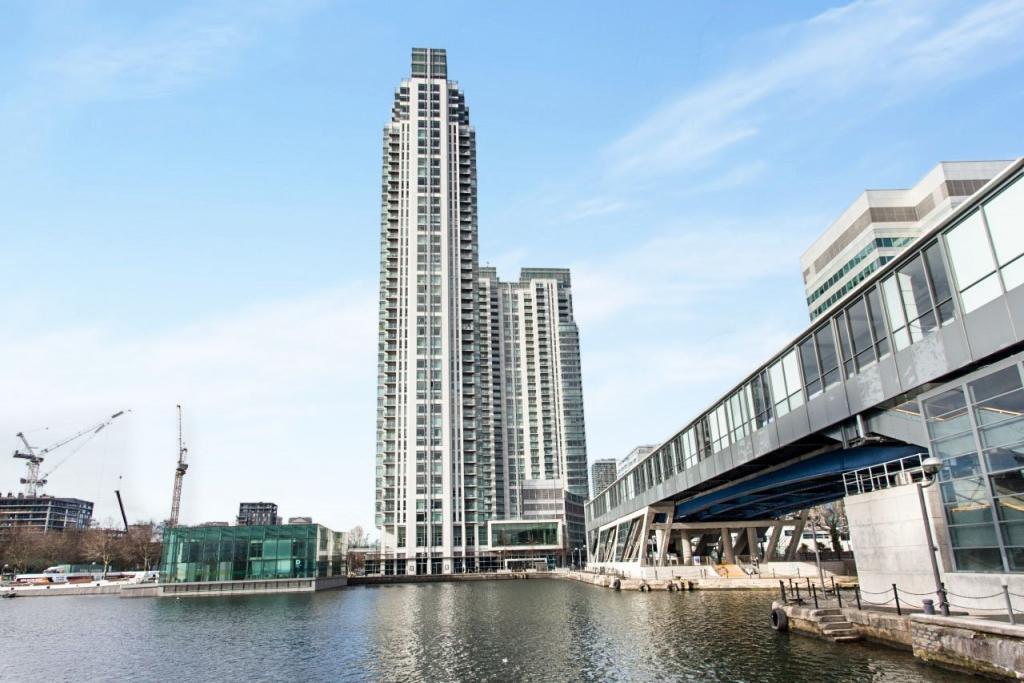 Pan Peninsula Square, Canary Wharf – 1 Bedroom Apartment to Rent – £2,535 pcm