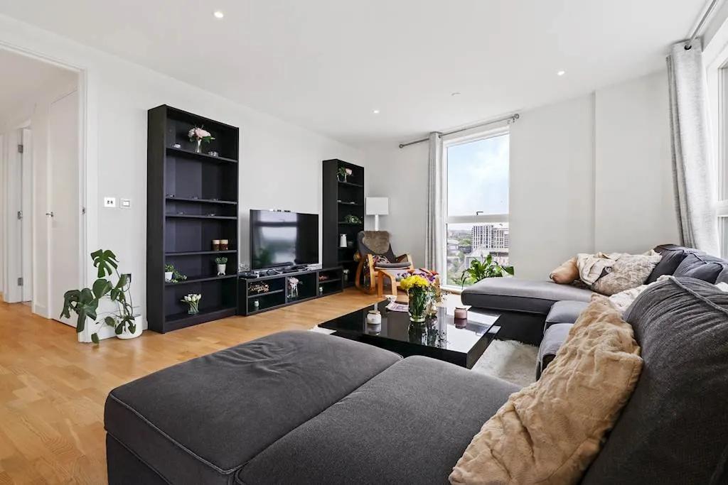 3 Bedroom Apartment for Sale – £850,000 – 1,059 sq. ft.
