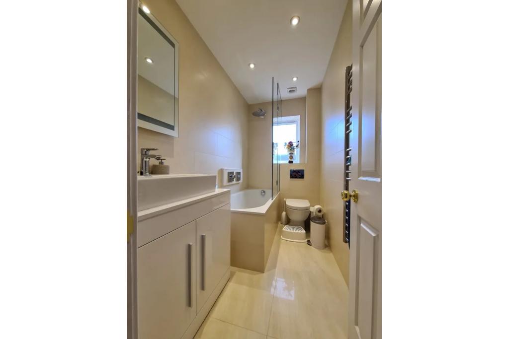 5 Bedroom Detached House for Sale – £1,940,000 – 2,223 sq. ft.