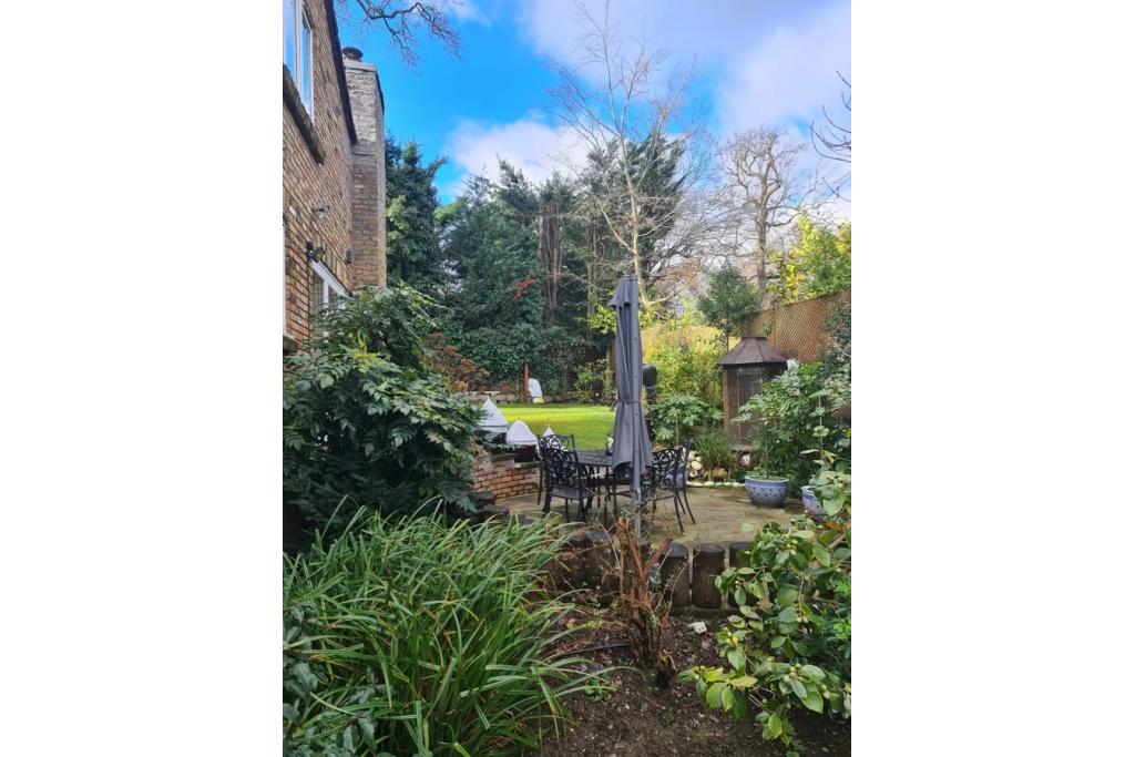 5 Bedroom Detached House for Sale – £1,940,000 – 2,223 sq. ft.