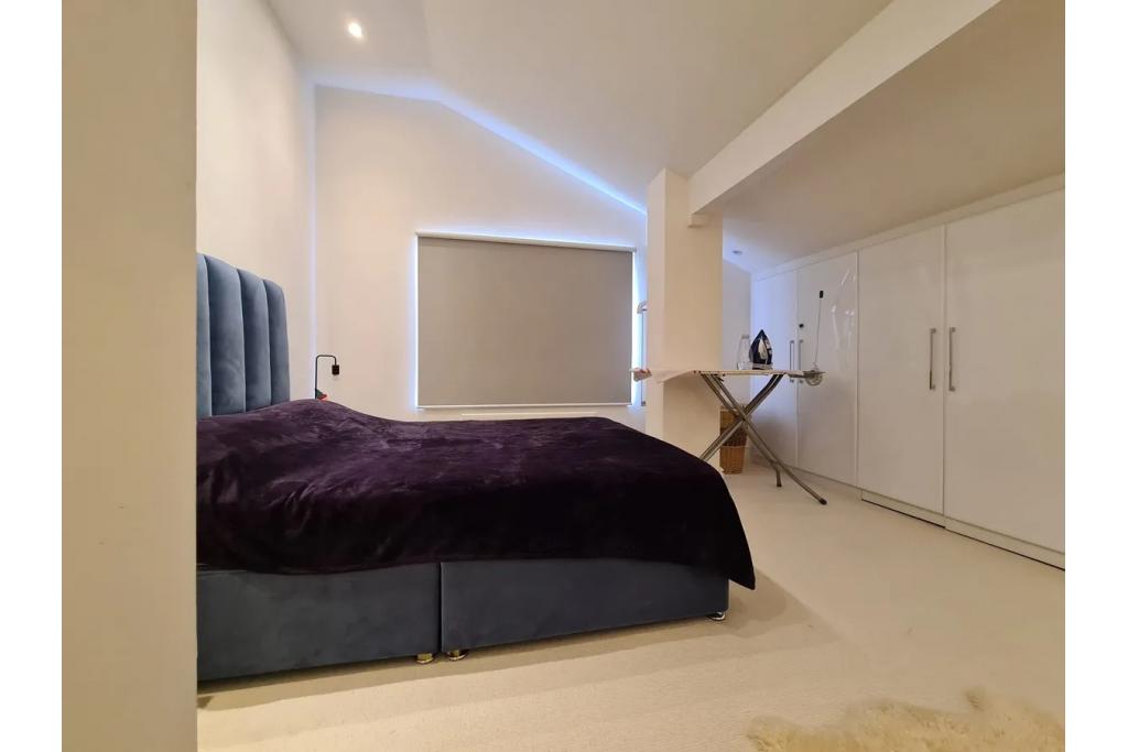 5 Bedroom Detached House for Sale – £1,940,000 – 2,223 sq. ft.