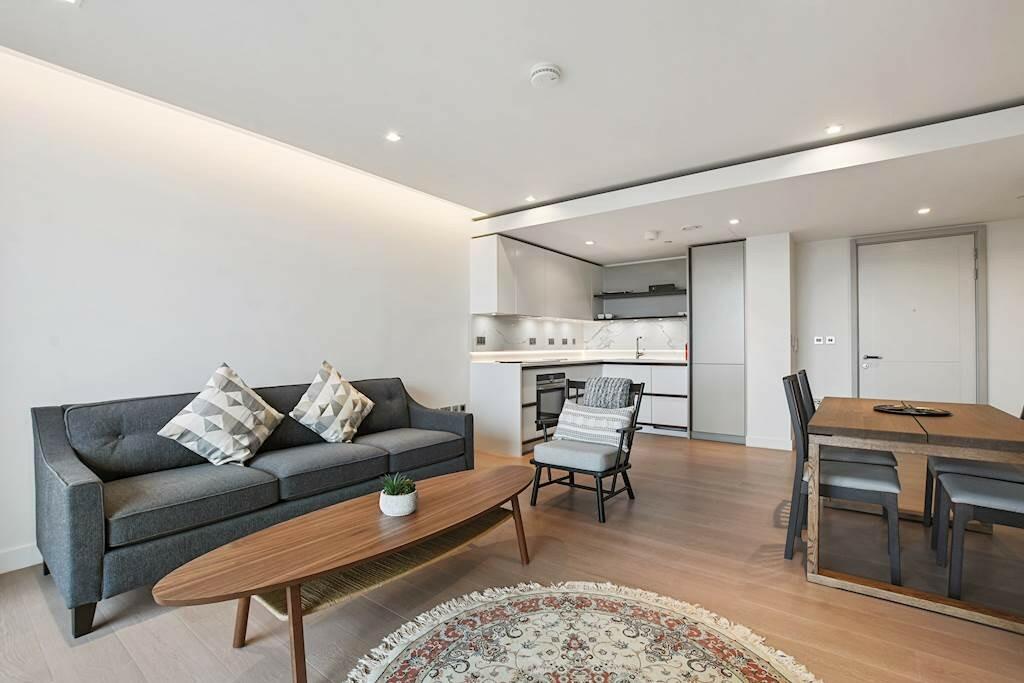1-Bedroom Apartment for Sale – Offers in Region of £850,000 – 570 sq ft