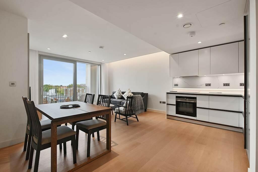 1-Bedroom Apartment for Sale – Offers in Region of £850,000 – 570 sq ft
