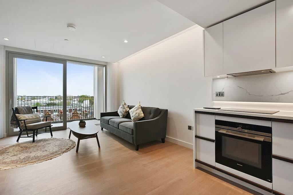 1-Bedroom Apartment for Sale – Offers in Region of £850,000 – 570 sq ft