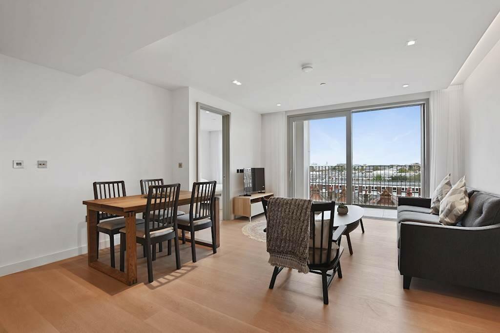 1-Bedroom Apartment for Sale – Offers in Region of £850,000 – 570 sq ft