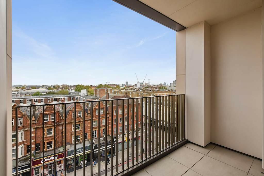 1-Bedroom Apartment for Sale – Offers in Region of £850,000 – 570 sq ft
