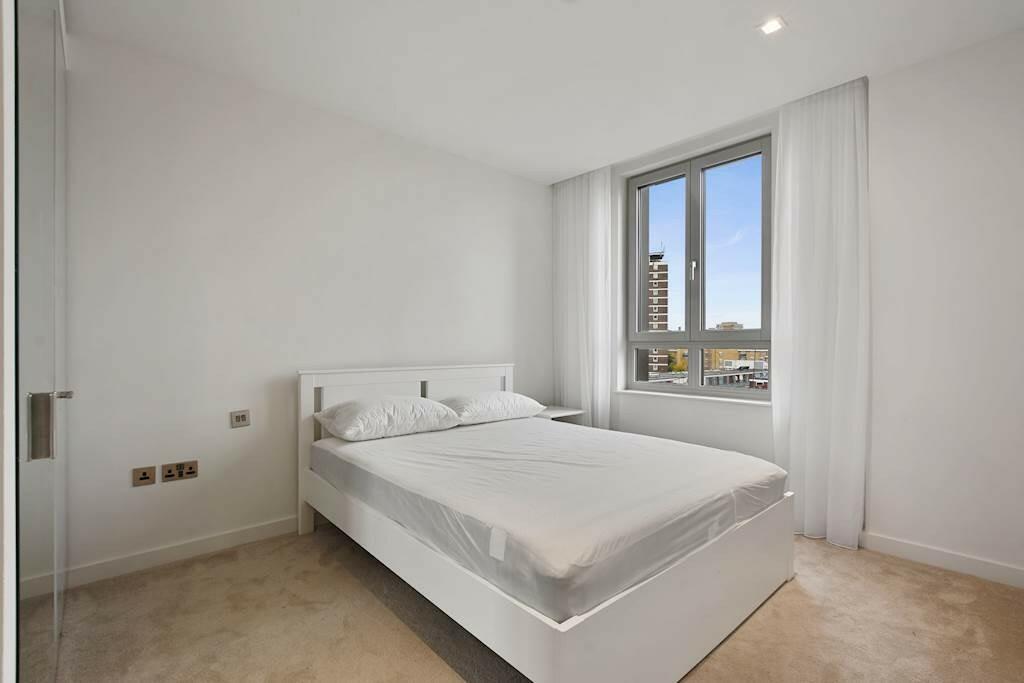 1-Bedroom Apartment for Sale – Offers in Region of £850,000 – 570 sq ft