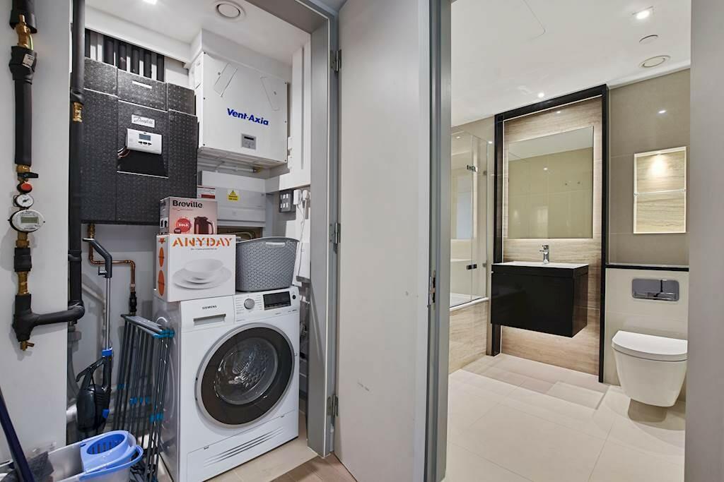 1-Bedroom Apartment for Sale – Offers in Region of £850,000 – 570 sq ft