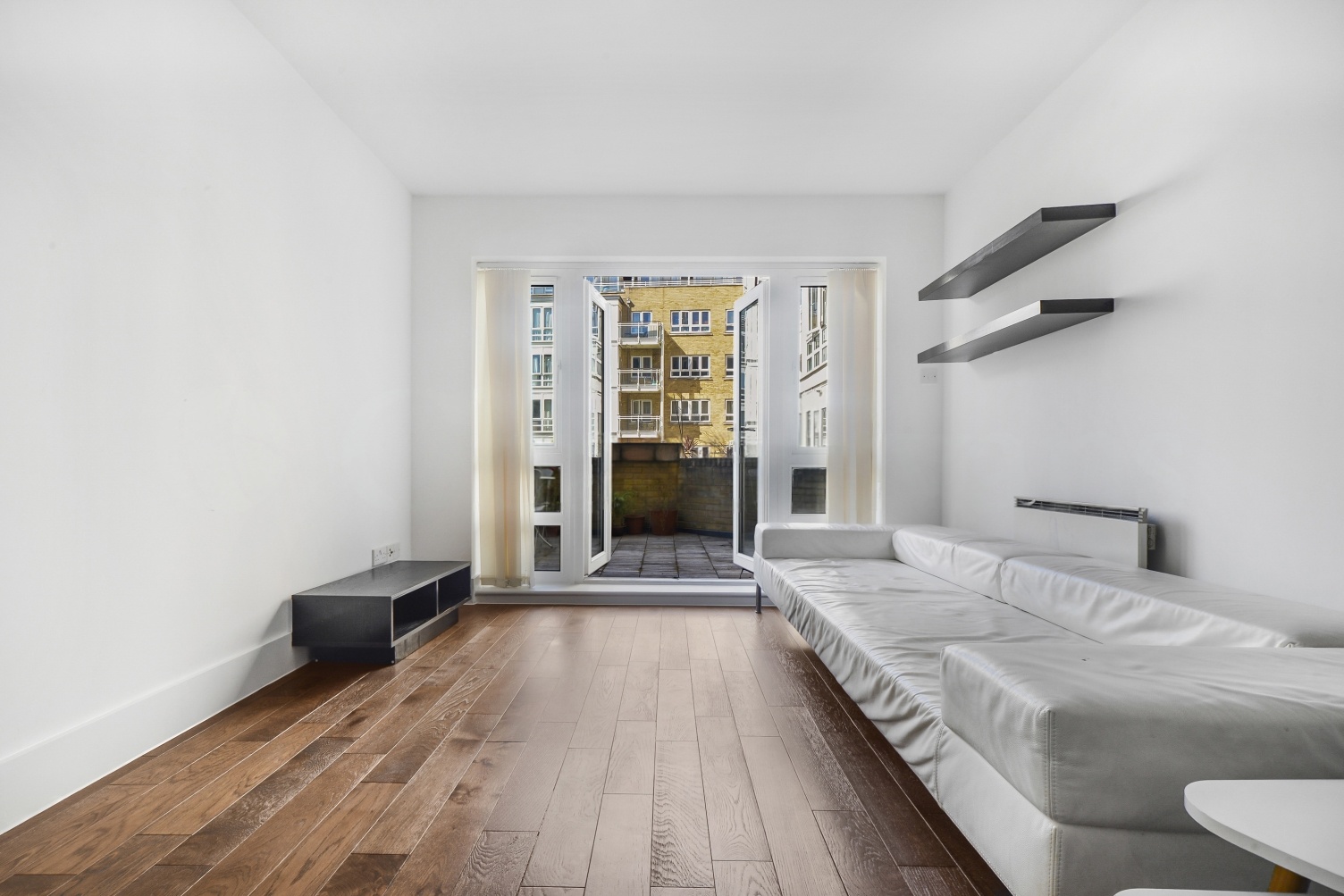 1-Bedroom Apartment to Rent – £2,000pcm – Private Terrace & Secure Parking