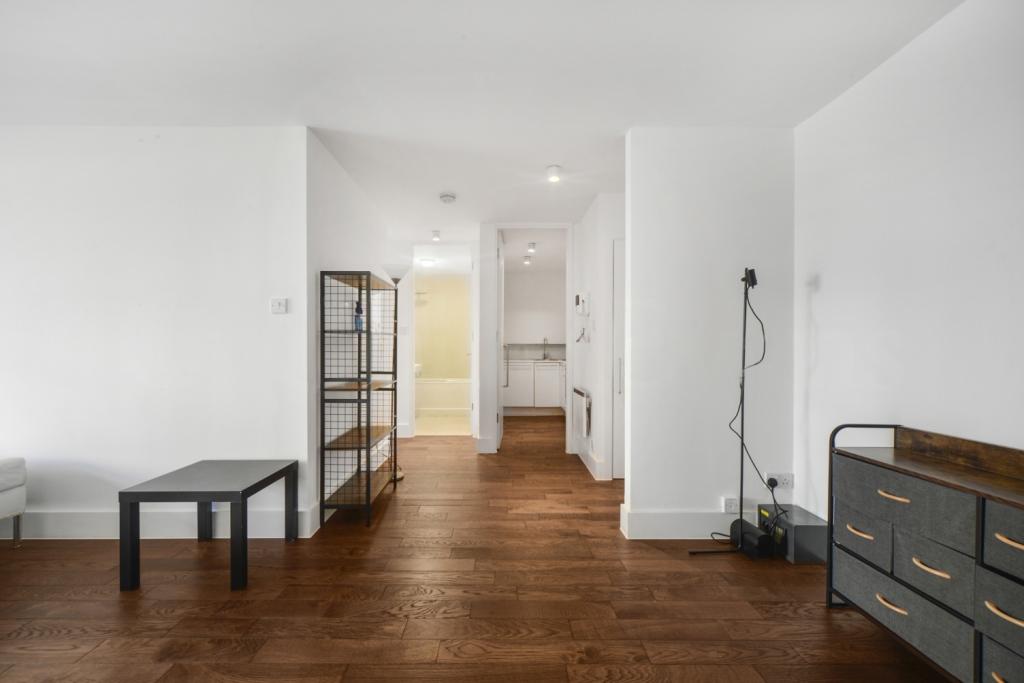 1-Bedroom Apartment to Rent – £2,000pcm – Private Terrace & Secure Parking