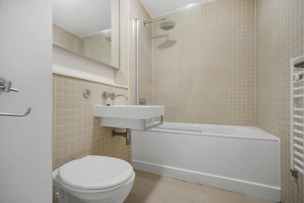 1-Bedroom Apartment to Rent – £2,000pcm – Private Terrace & Secure Parking