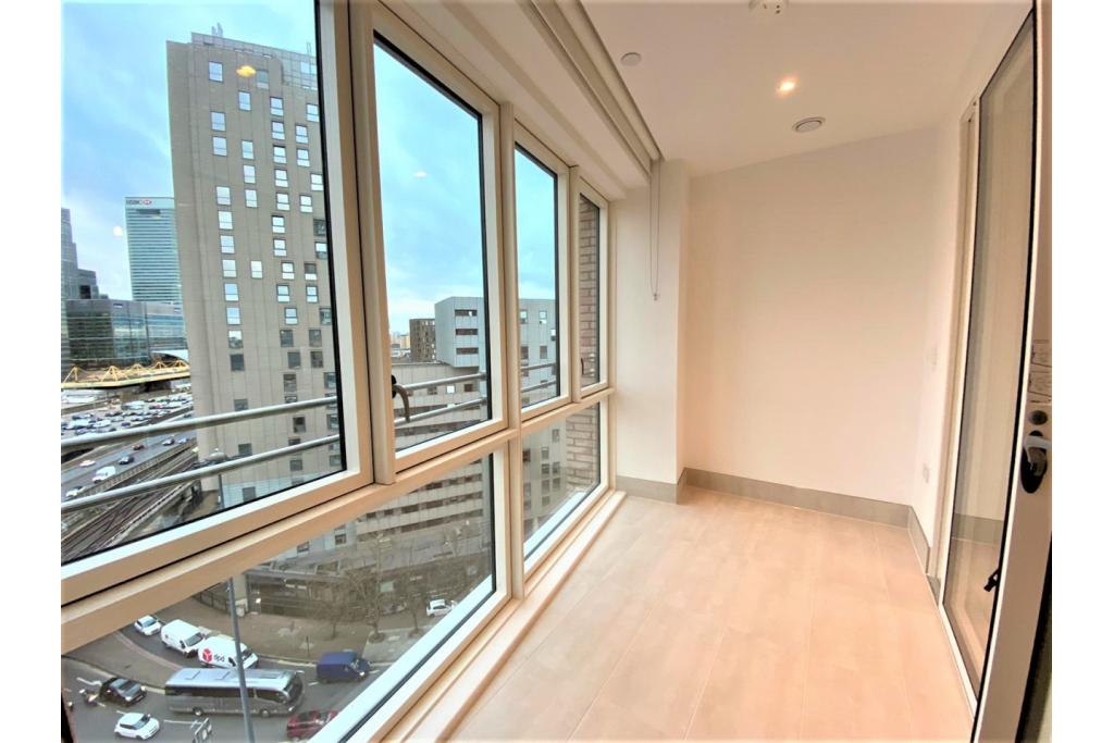 Bright One Bedroom Apartment – £2,383pcm – Royal Captain Court, Canary Wharf, E14