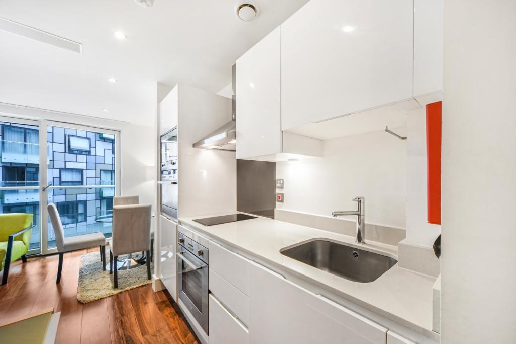 Studio Apartment To Let – Lincoln Plaza, Canary Wharf, London, E14 – £1,993pcm
