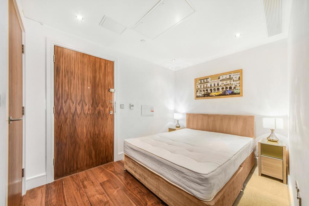 Studio Apartment To Let – Lincoln Plaza, Canary Wharf, London, E14 – £1,993pcm