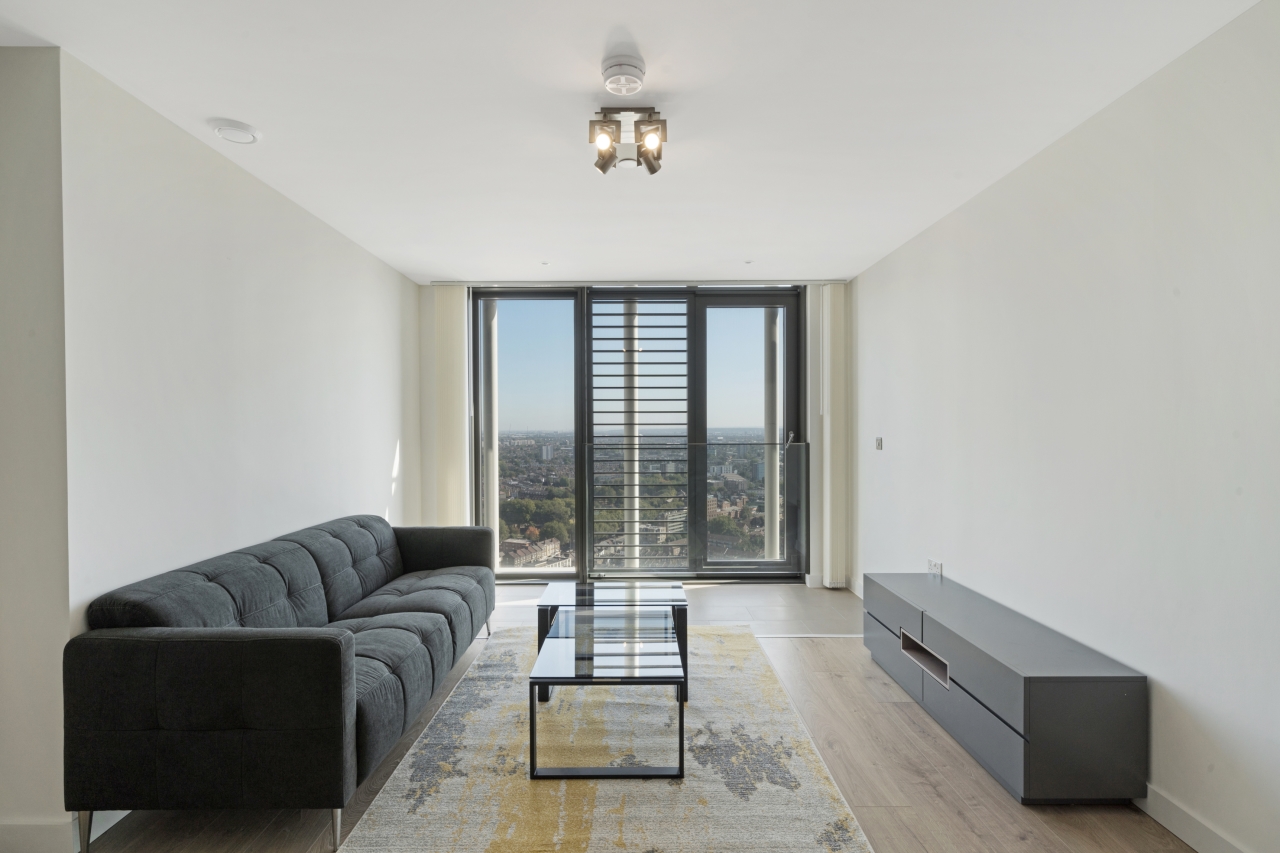 Stratosphere Tower – 1 Bedroom Apartment To Let – £2,491 pcm – 570 sq ftv